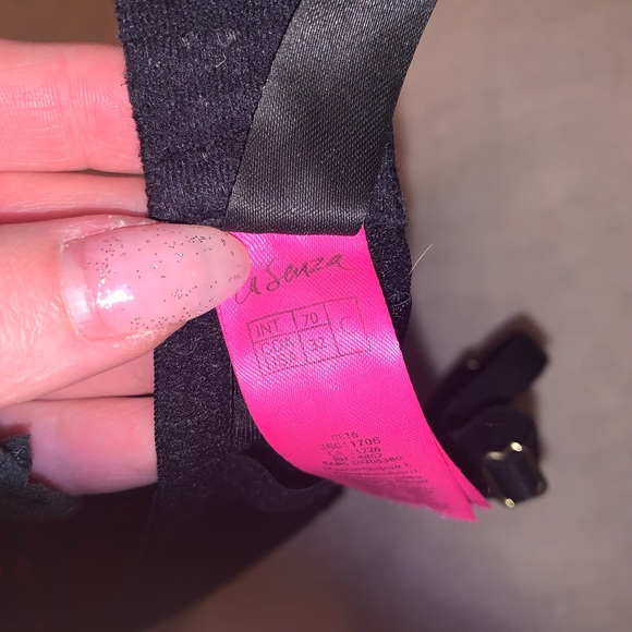 Bras - Picture 5 of 9